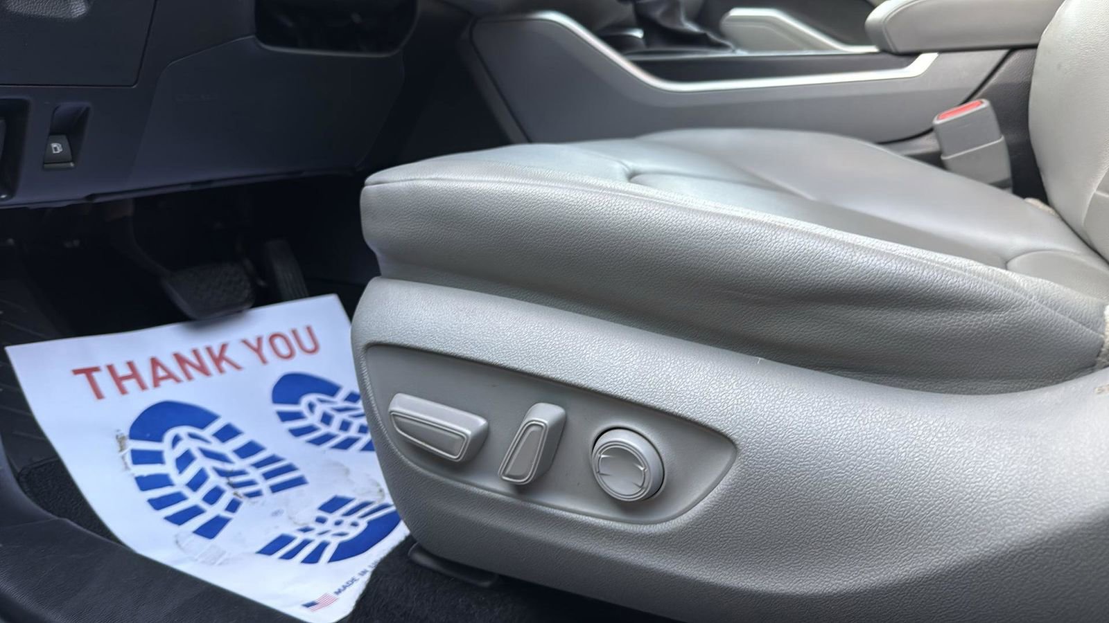 Used 2021 Toyota Highlander XLE image 9