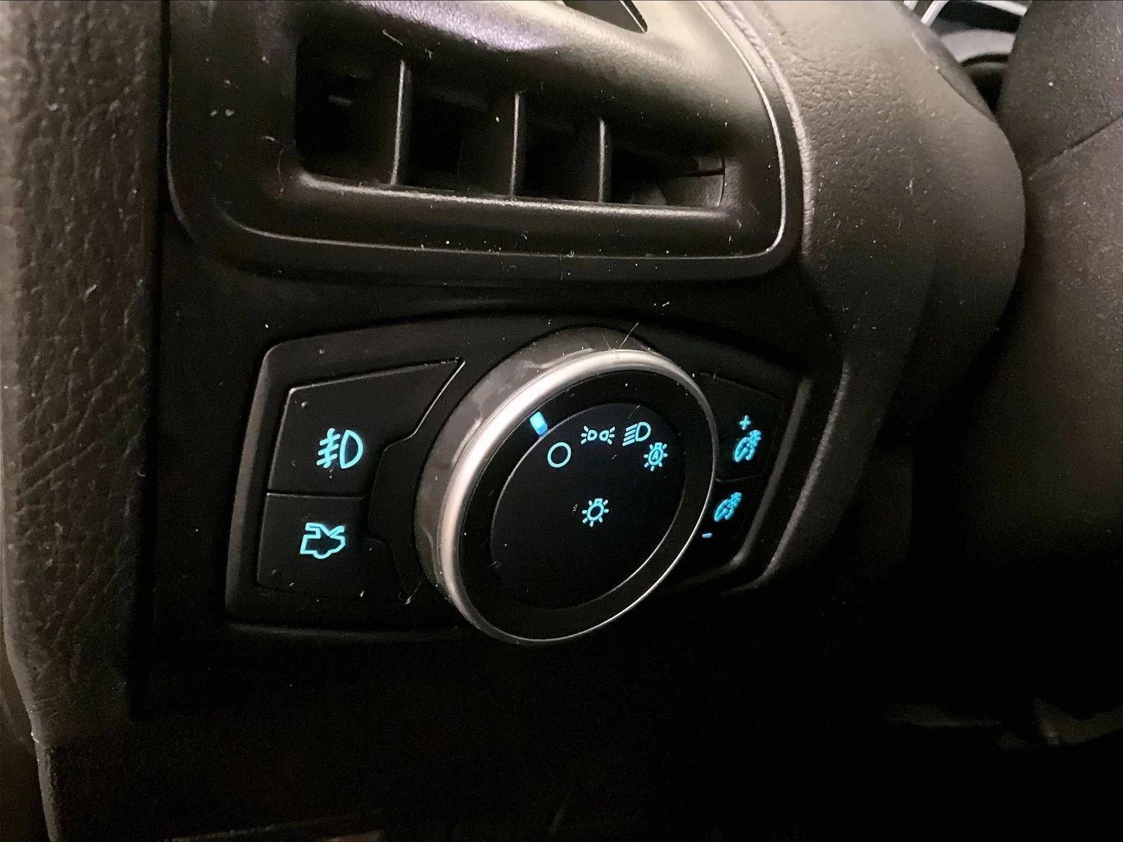 Certified 2018 Ford Focus SEL FWD image 30