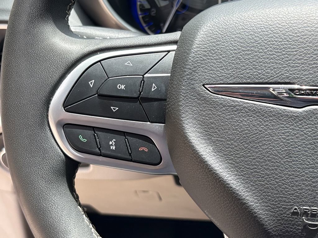 Used 2024 Chrysler Pacifica Touring-L FWD image 19