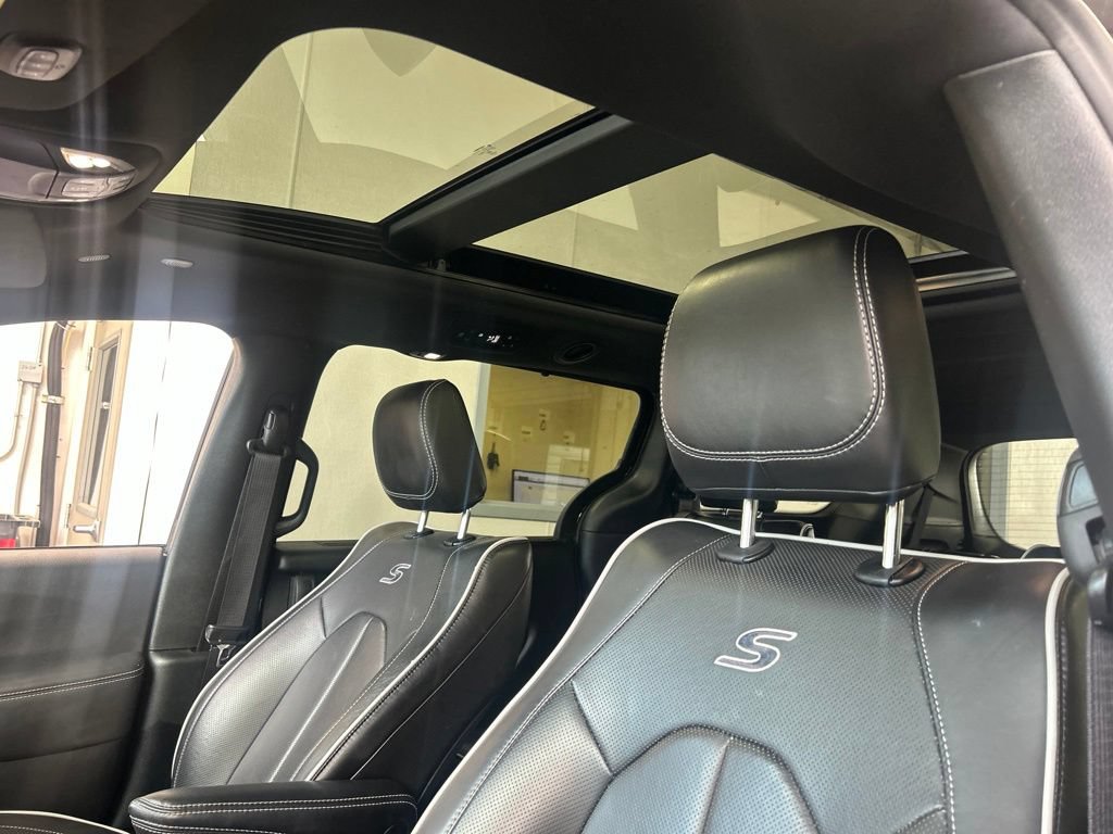 Used 2025 Chrysler Pacifica Limited FWD image 6
