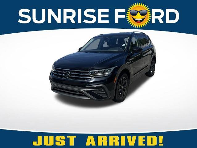 Used 2022 Volkswagen Tiguan SE FWD image 1