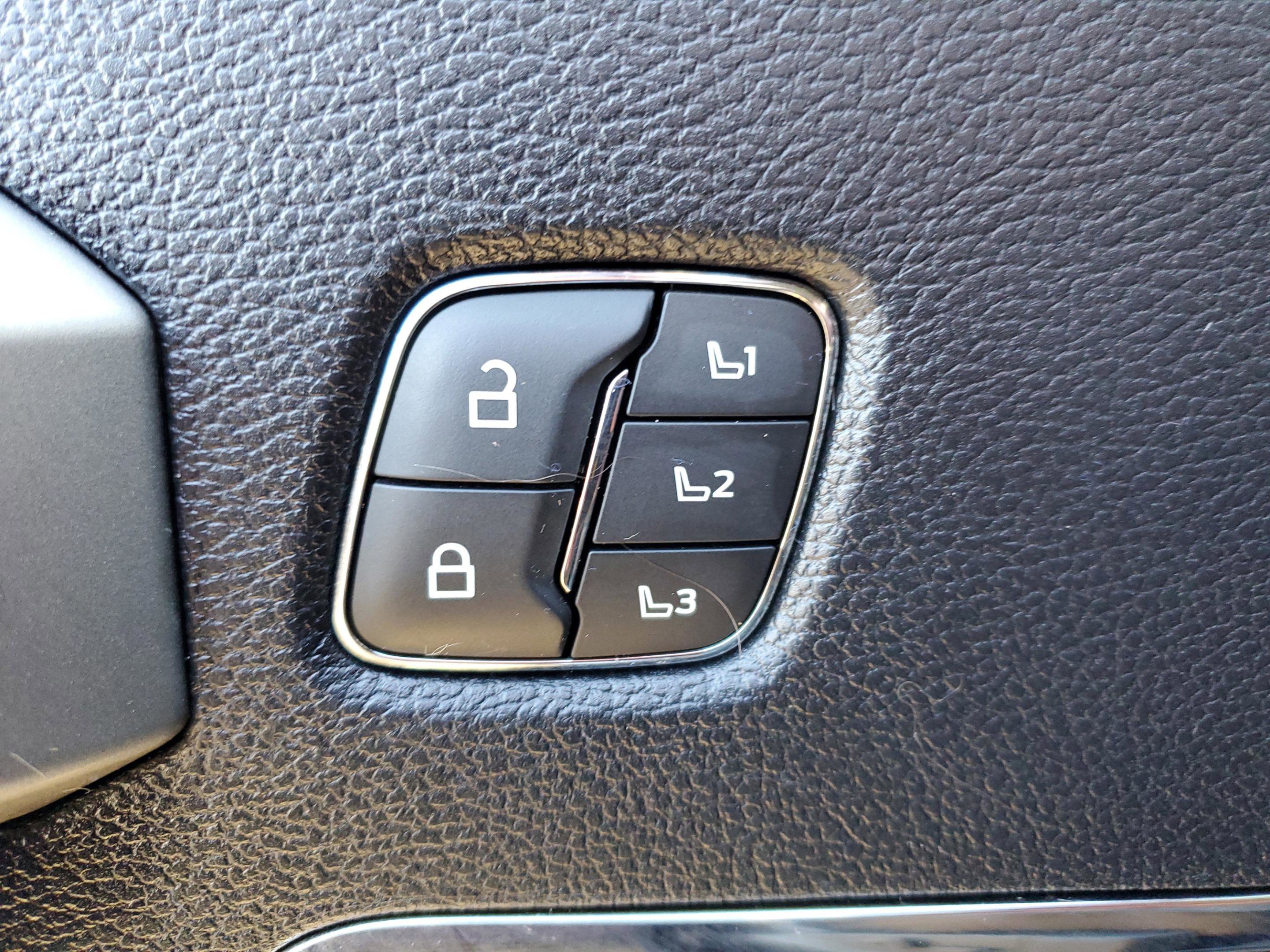 Certified 2021 Ford F350 Lariat w/ Lariat Value Package image 22