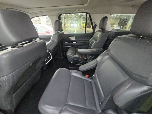 Certified 2025 Ford Expedition Active AWD/4WD image 9