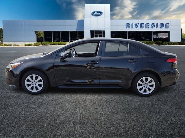 Used 2024 Toyota Corolla LE FWD image 3