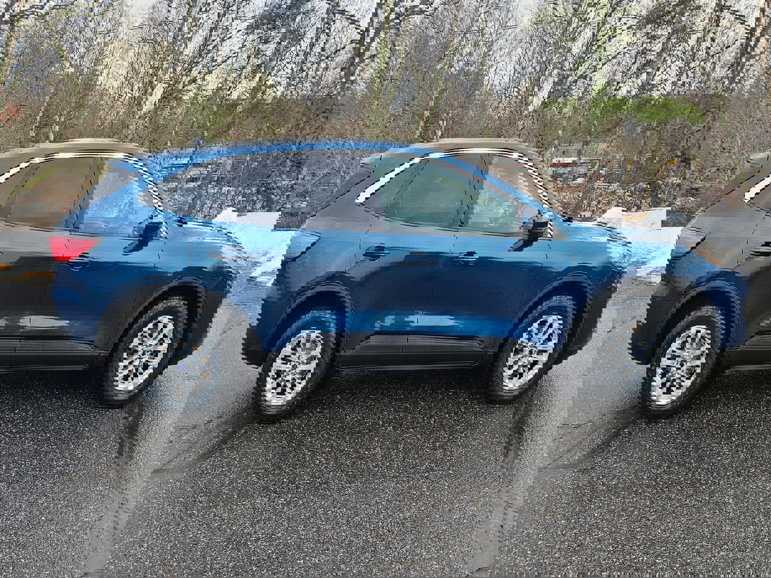 Certified 2020 Ford Escape SE image 2