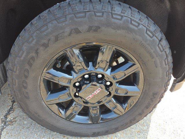 Used 2024 GMC Sierra 2500 AT4 w/ AT4 Premium Plus Package AWD/4WD image 17