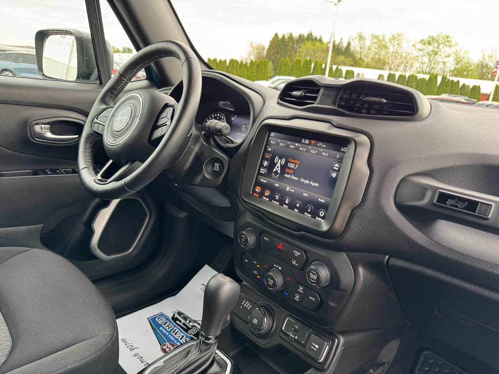 Used 2021 Jeep Renegade Latitude AWD/4WD image 31