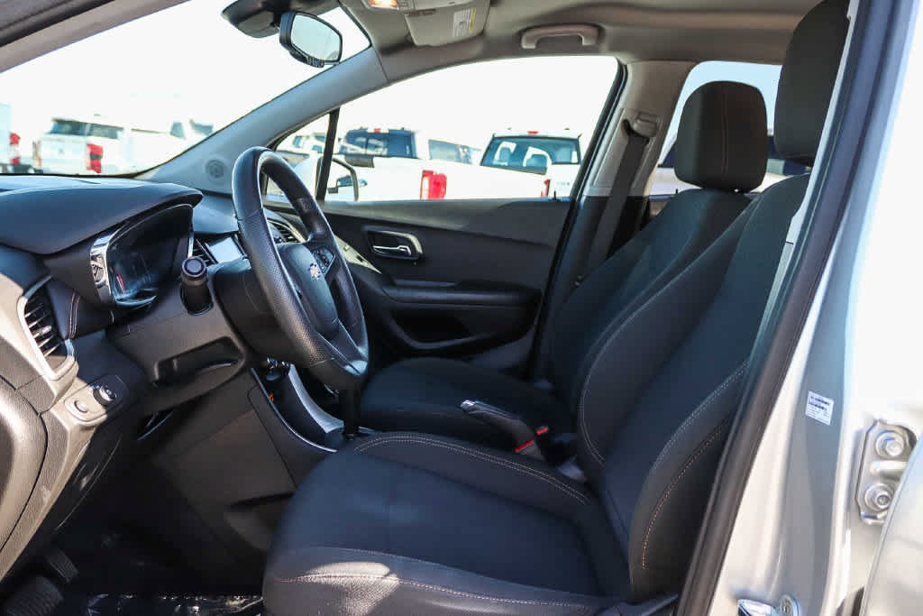 Used 2022 Chevrolet Trax LS w/ Tint and Cruise Package FWD image 17