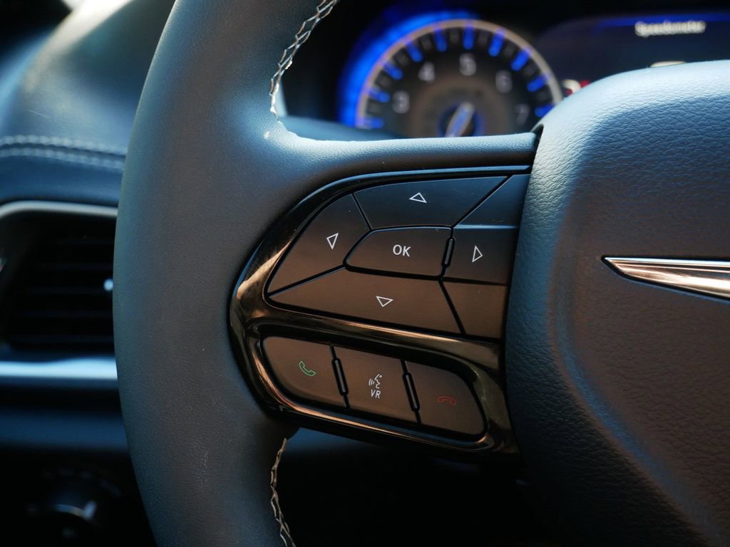 Used 2024 Chrysler Pacifica Limited w/ Uconnect Theater Family Group image 19