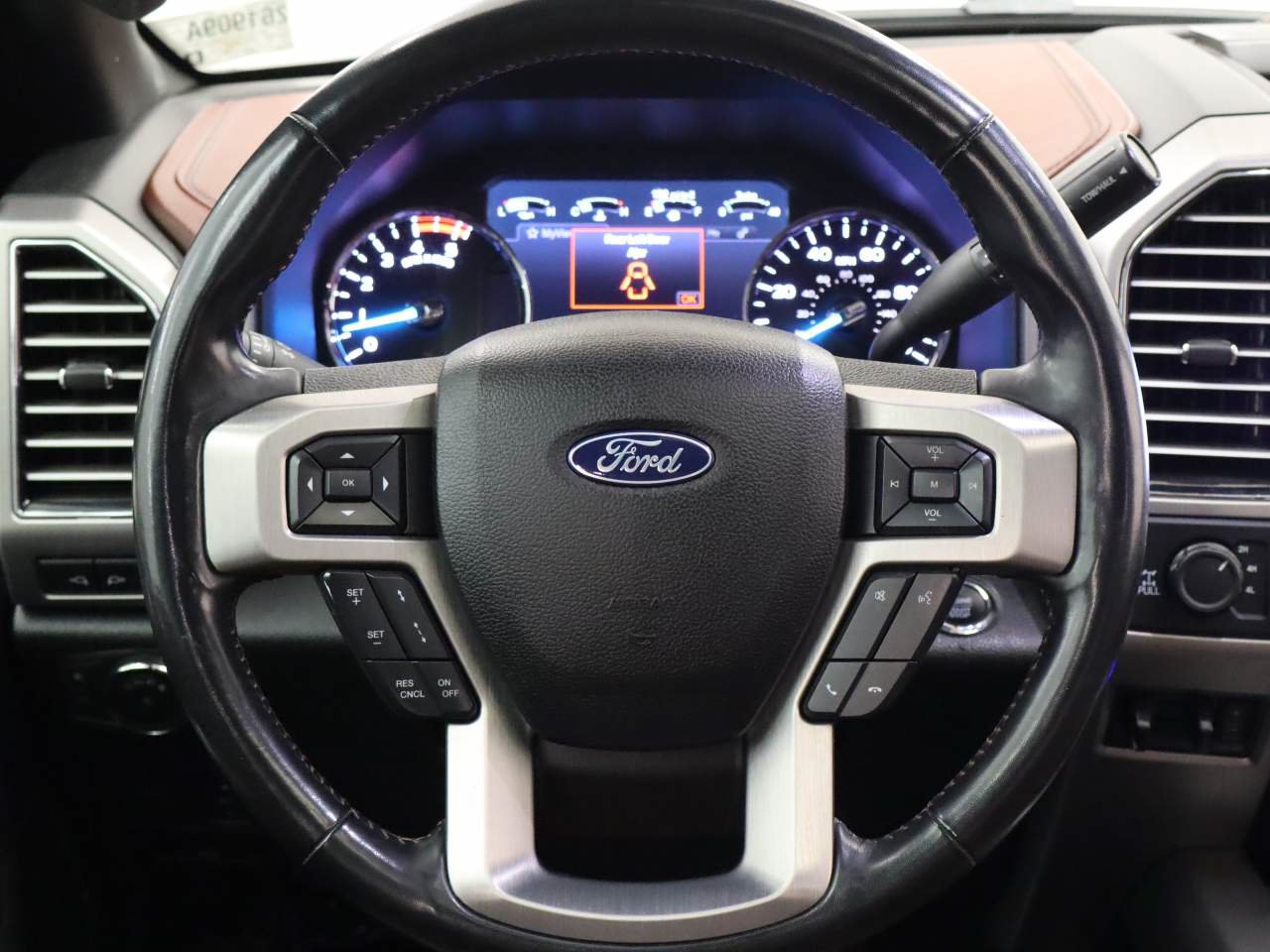 Certified 2019 Ford F250 Platinum w/ Platinum Ultimate Package AWD/4WD image 14