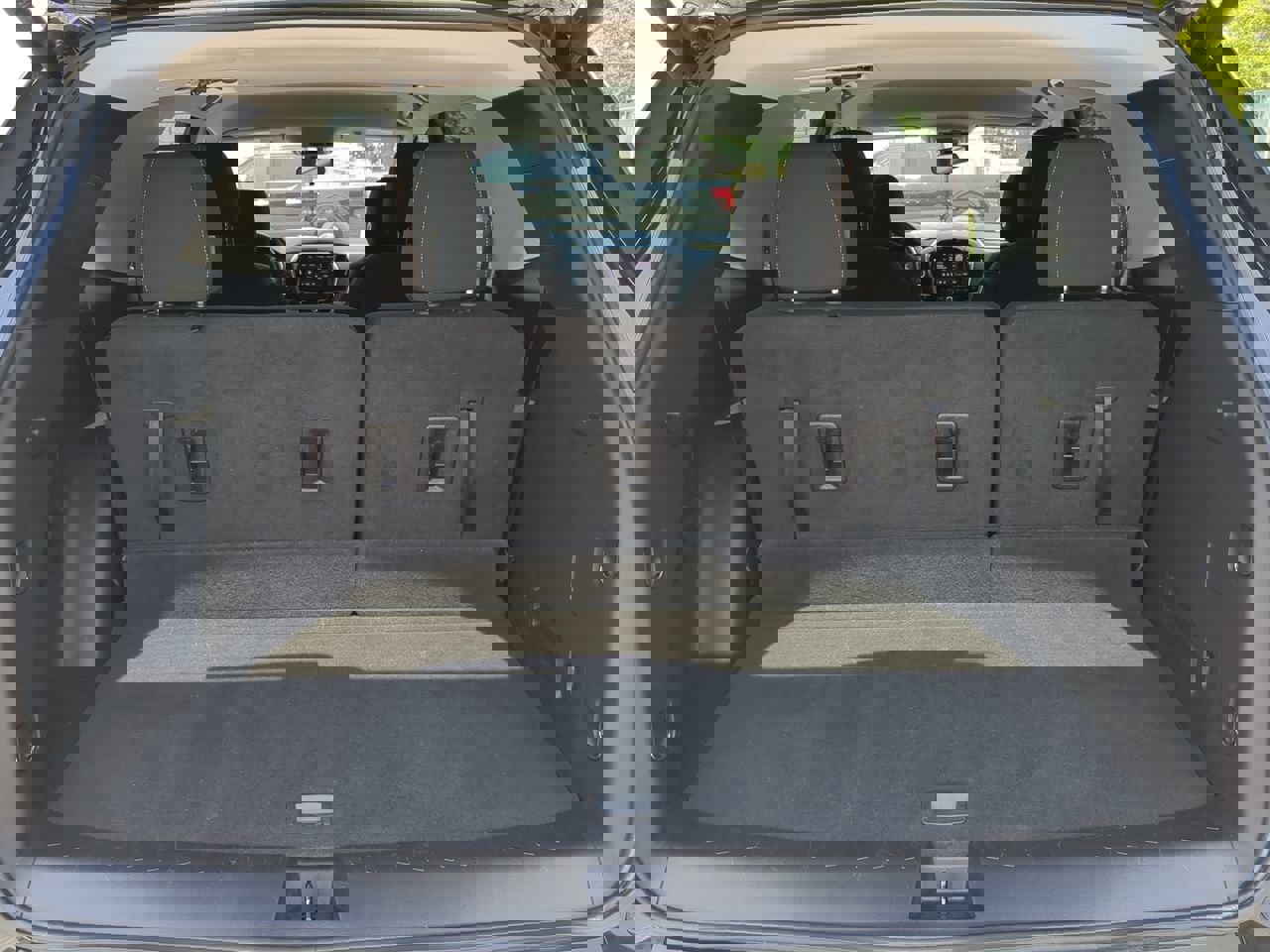 Used 2021 Chevrolet Traverse LT image 11