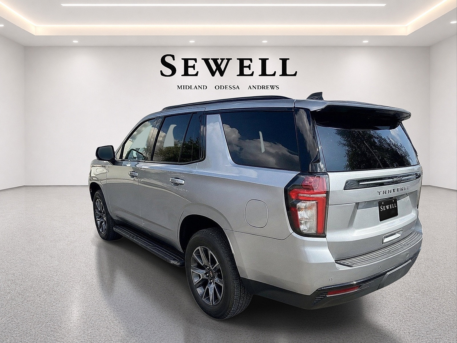 Used 2024 Chevrolet Tahoe Z71 w/ Luxury Package AWD/4WD image 3