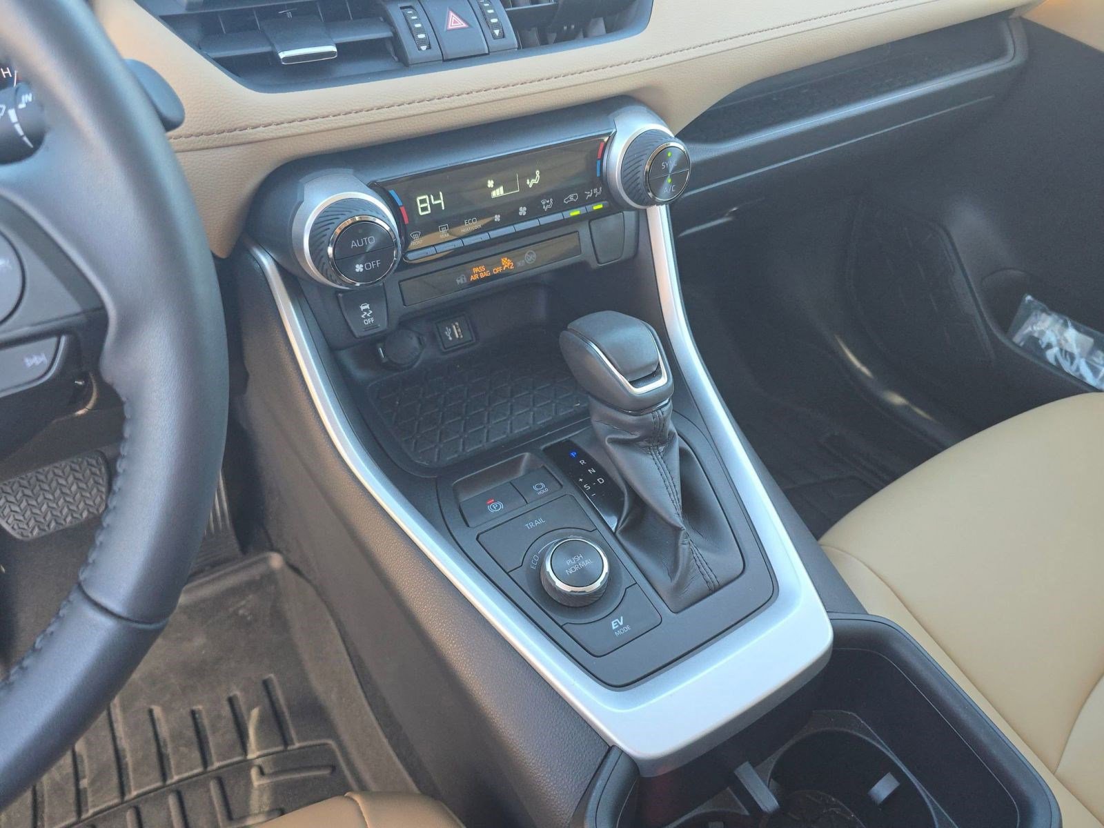 Used 2024 Toyota RAV4 XLE Premium image 16