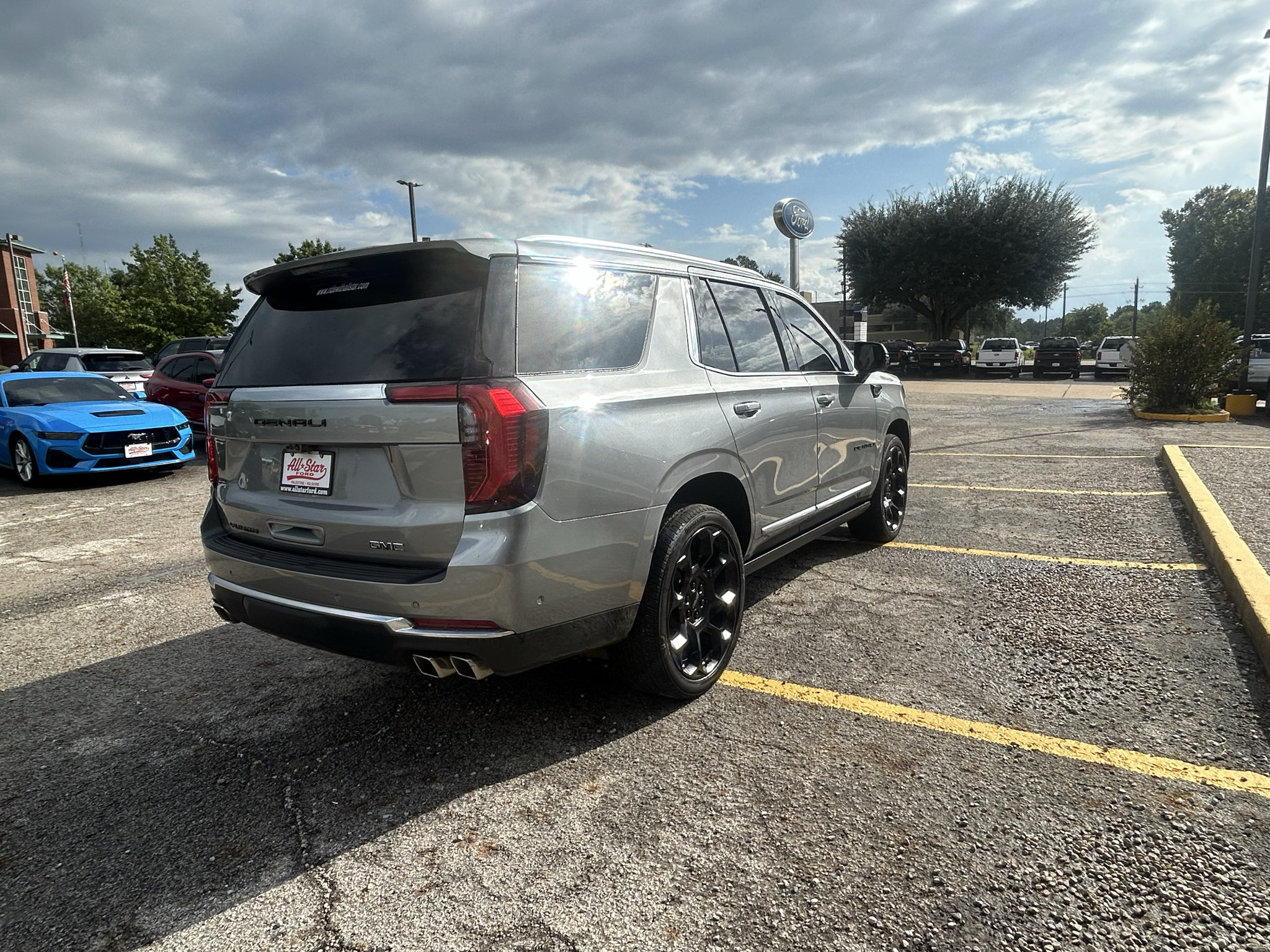 Used 2026 GMC Yukon Denali w/ Denali Reserve Package AWD/4WD image 5