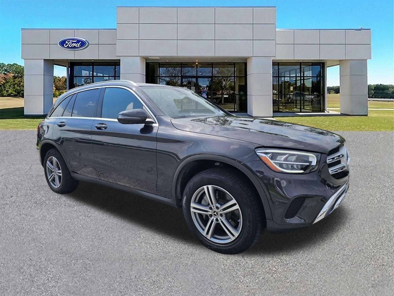 Used 2022 Mercedes-Benz GLC 300 4MATIC w/ Multimedia Package Lite image 2