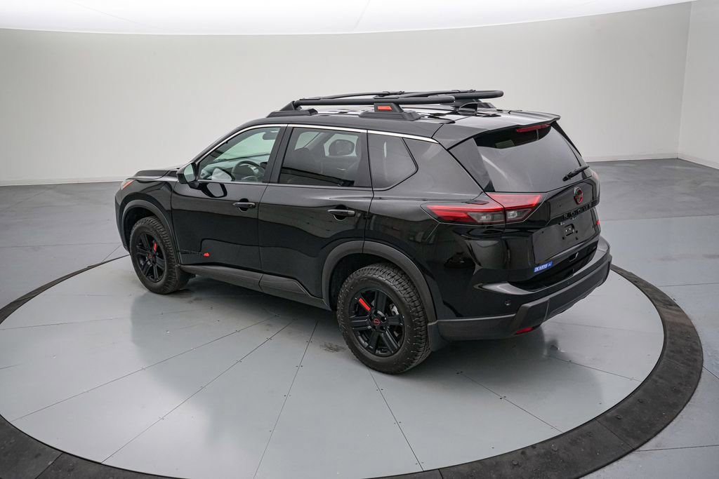 Used 2025 Nissan Rogue SV image 3