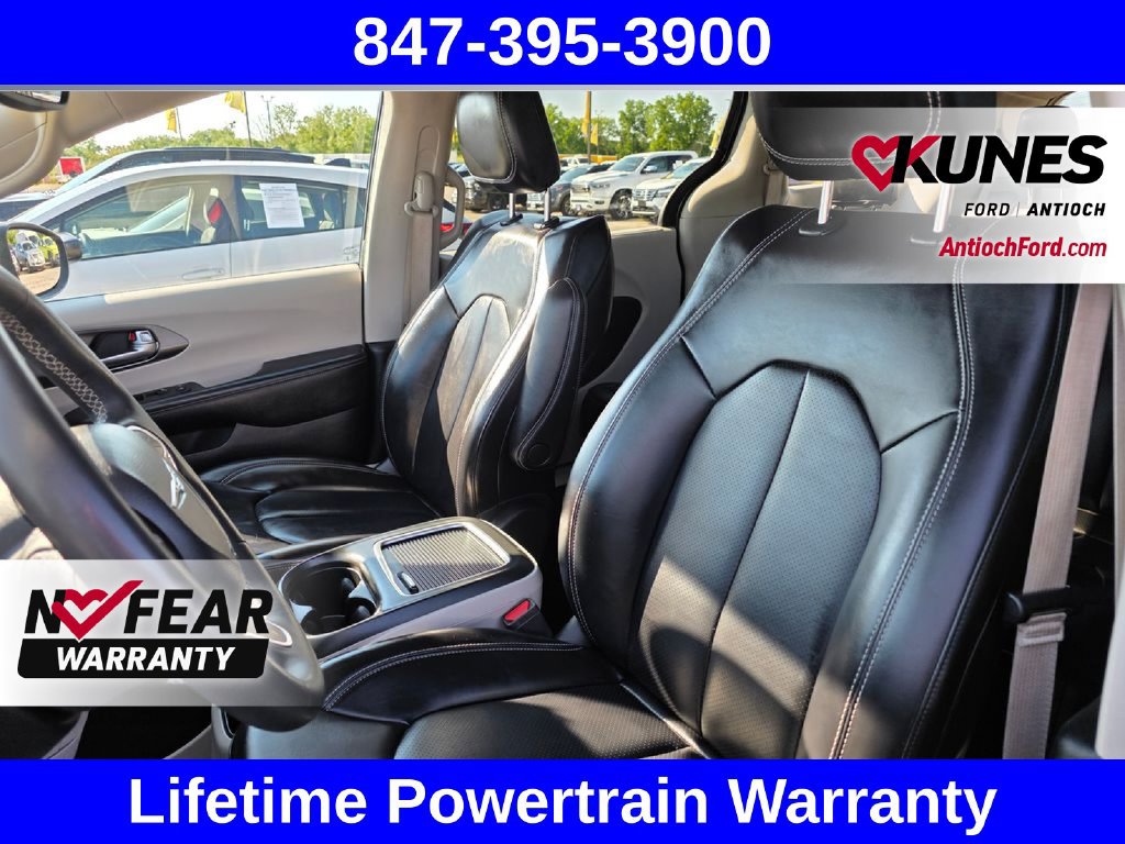 Used 2023 Chrysler Pacifica Touring-L FWD image 18