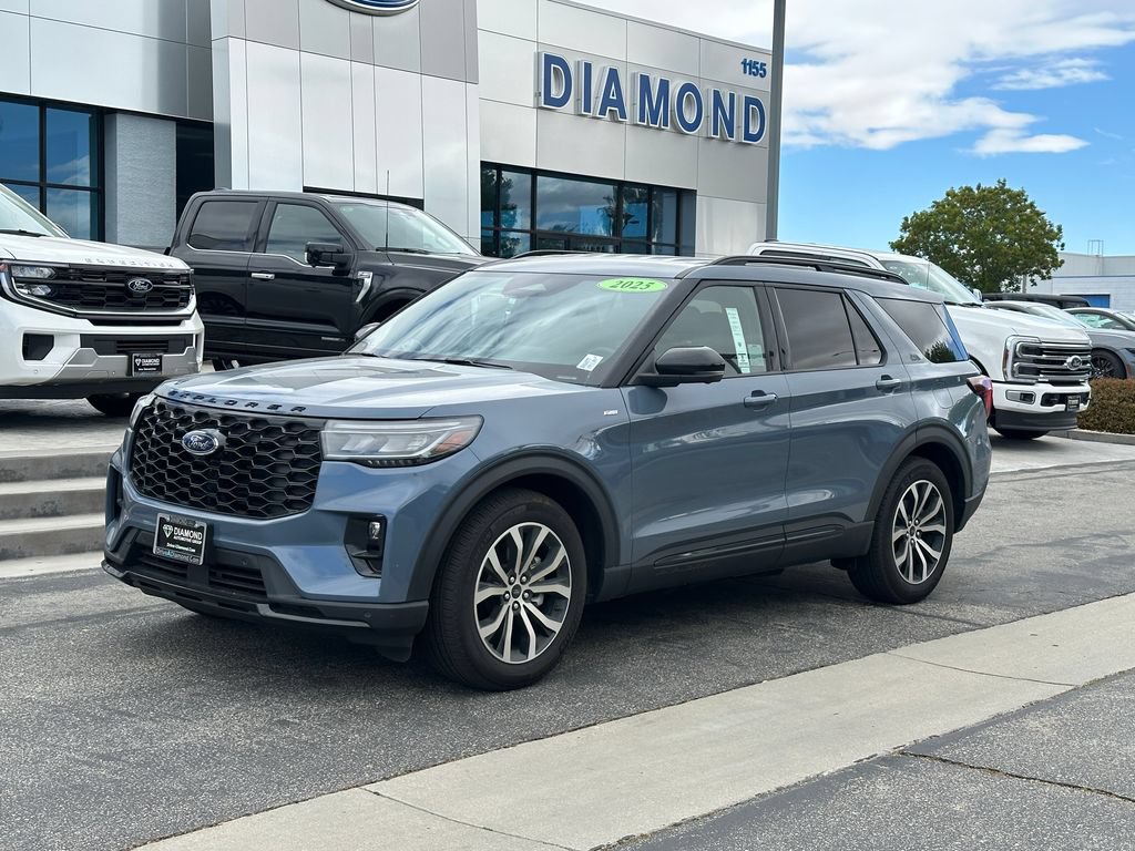 Certified 2025 Ford Explorer ST-Line w/ Premium Package RWD image 2