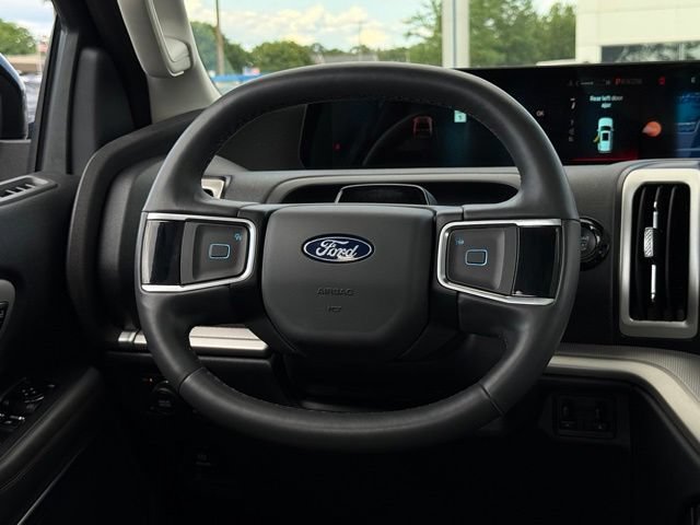 Certified 2025 Ford Expedition Active AWD/4WD image 9