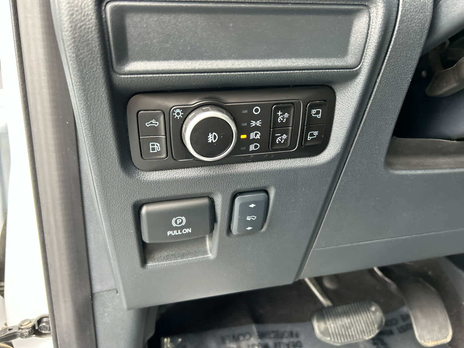 Certified 2025 Ford F150 Lariat w/ FX4 Off-Road Package image 30