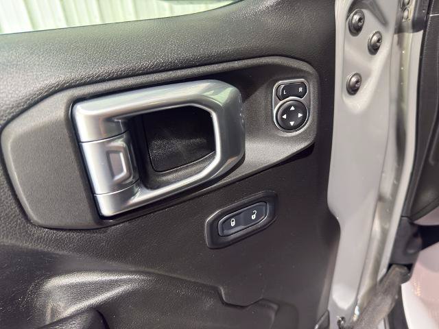 Used 2022 Jeep Gladiator Rubicon w/ Cold Weather Group AWD/4WD image 11