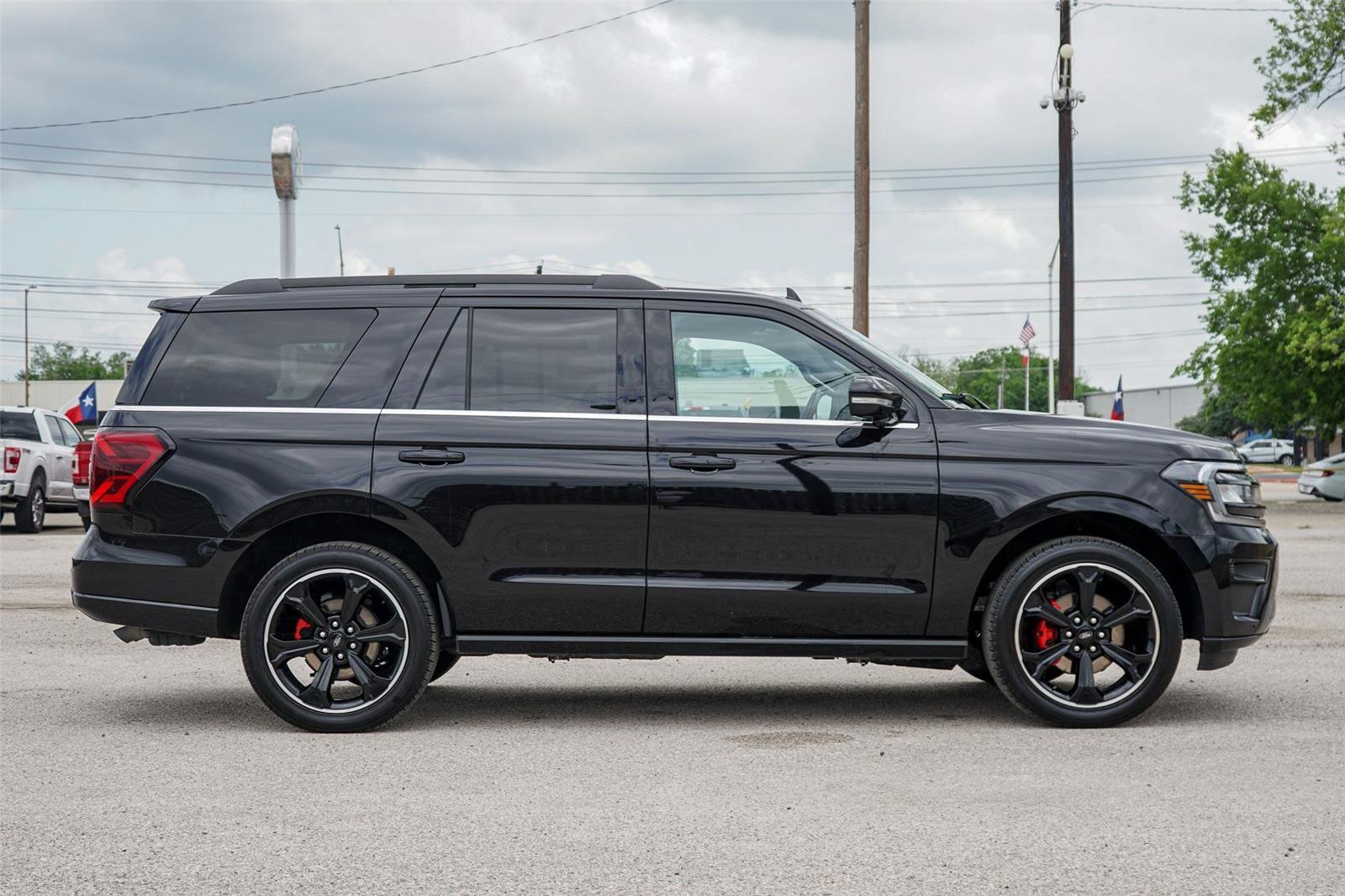 Certified 2023 Ford Expedition Limited RWD image 2