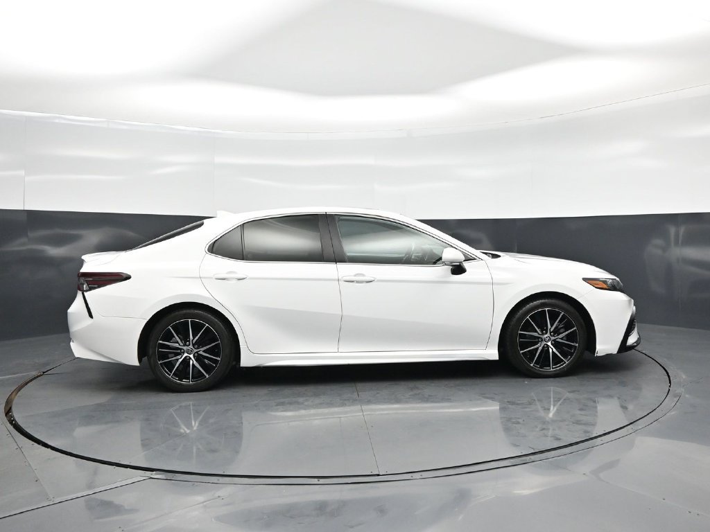 Used 2023 Toyota Camry SE w/ Cold Weather Package FWD image 21