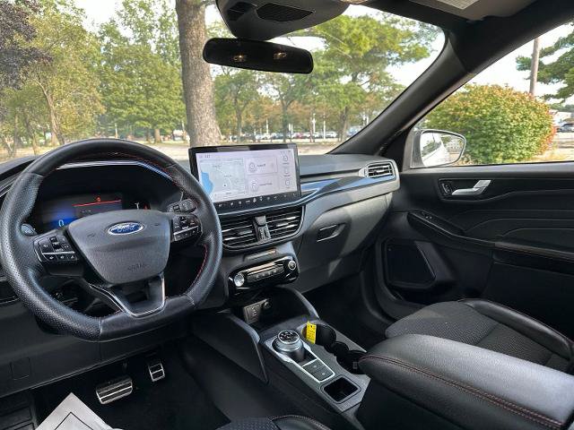 Certified 2023 Ford Escape ST-Line w/ Tech Pack #1 AWD/4WD image 3