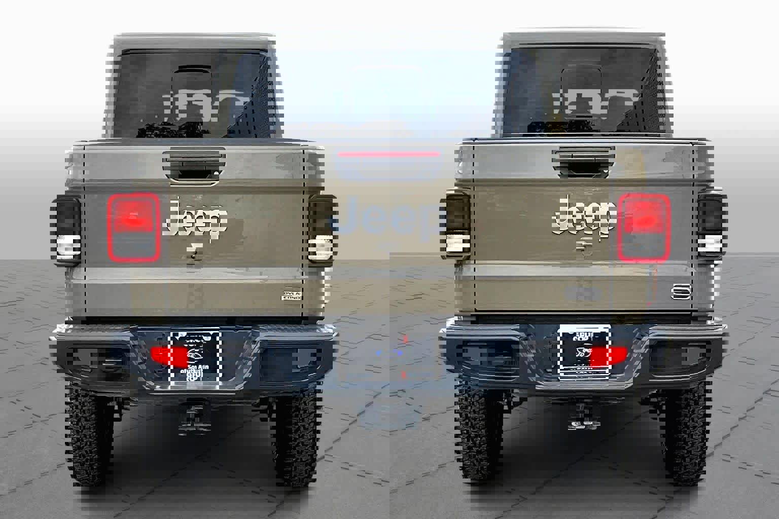 Used 2020 Jeep Gladiator Overland image 2