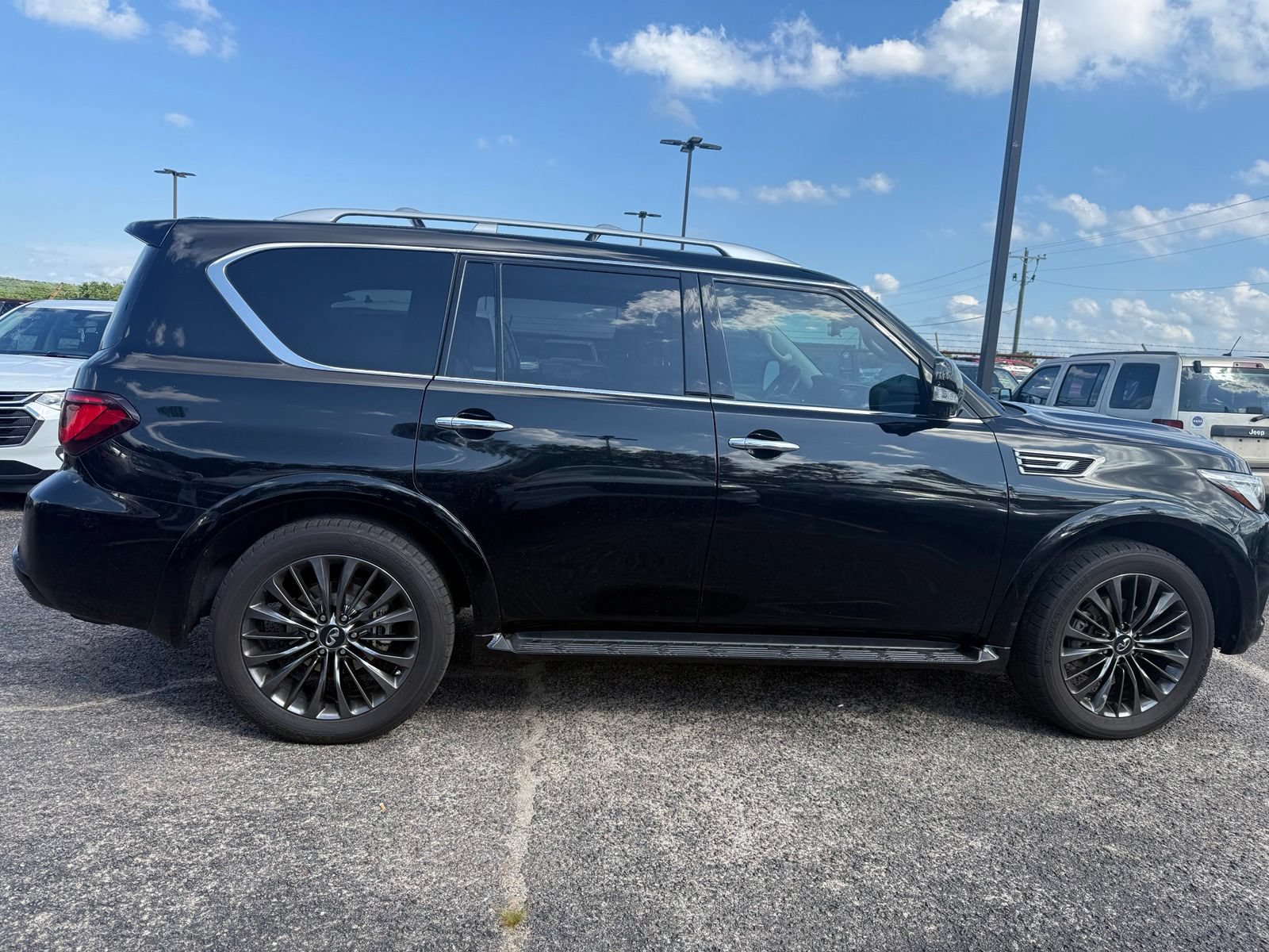 Used 2021 INFINITI QX80 Premium Select w/ All-Season Package RWD image 8