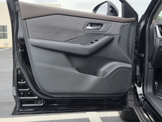 Used 2022 Nissan Rogue SV FWD image 11