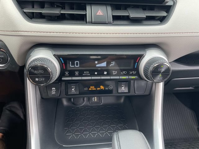 Used 2025 Toyota RAV4 XLE w/ Convenience Package AWD/4WD image 32