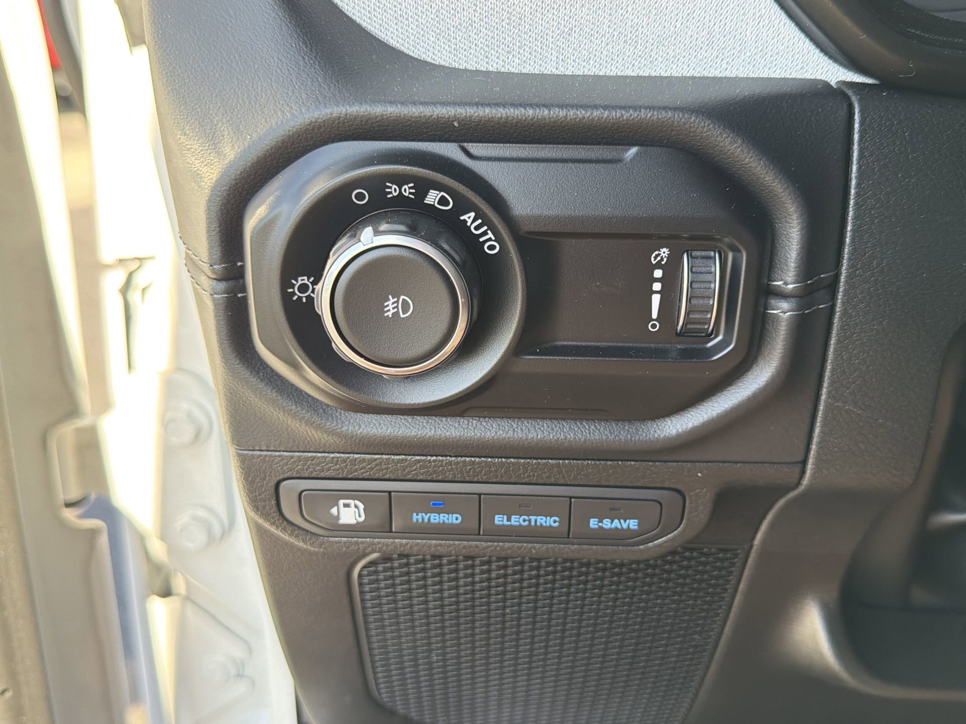 Used 2025 Jeep Wrangler Unlimited Sahara AWD/4WD image 25