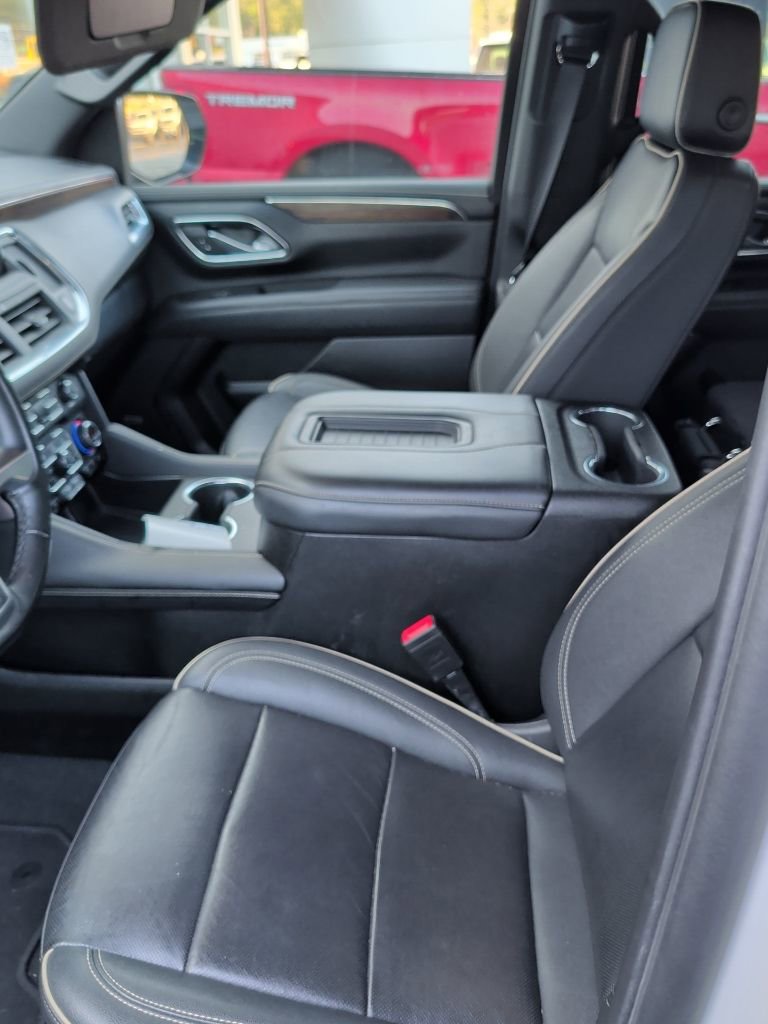 Used 2024 Chevrolet Suburban Premier image 6