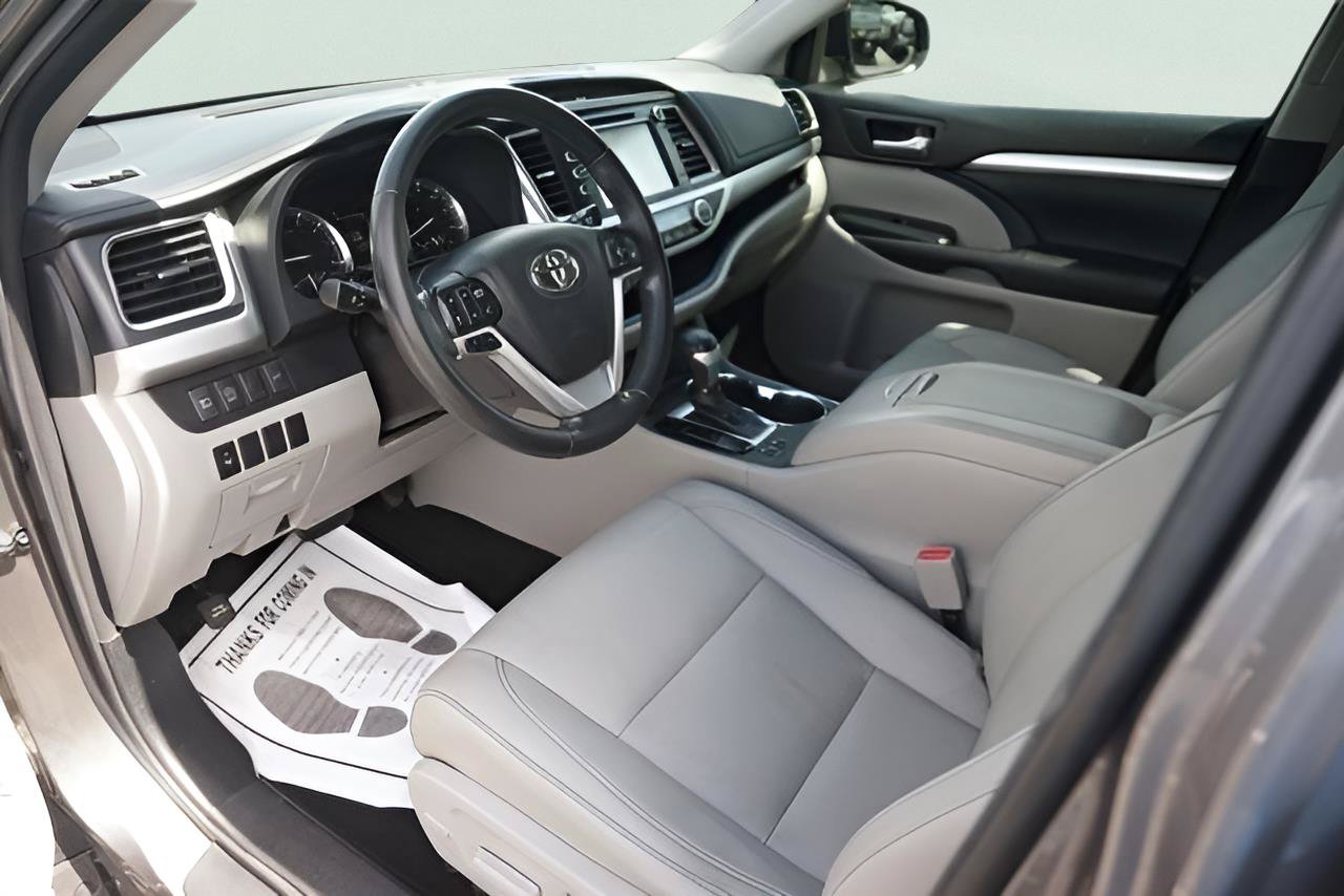 Used 2017 Toyota Highlander XLE FWD image 8