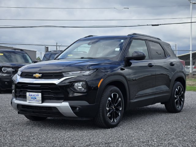 Used 2021 Chevrolet TrailBlazer LT w/ Convenience Package FWD image 3
