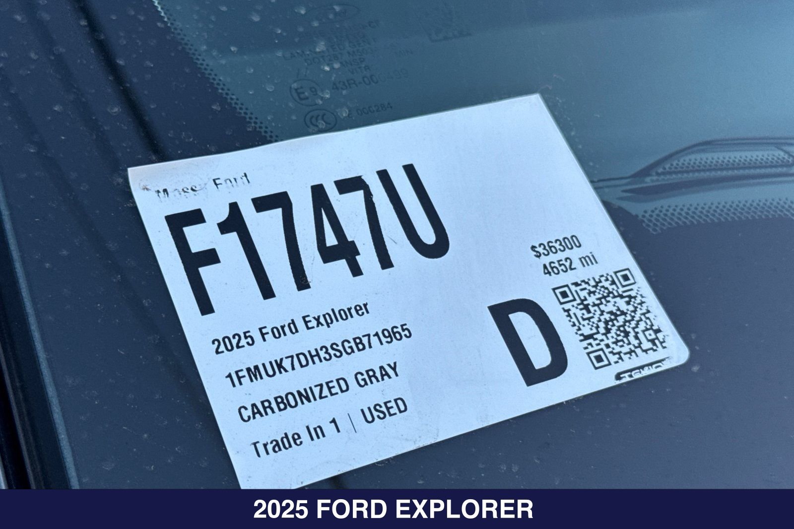 Certified 2025 Ford Explorer Active RWD image 2