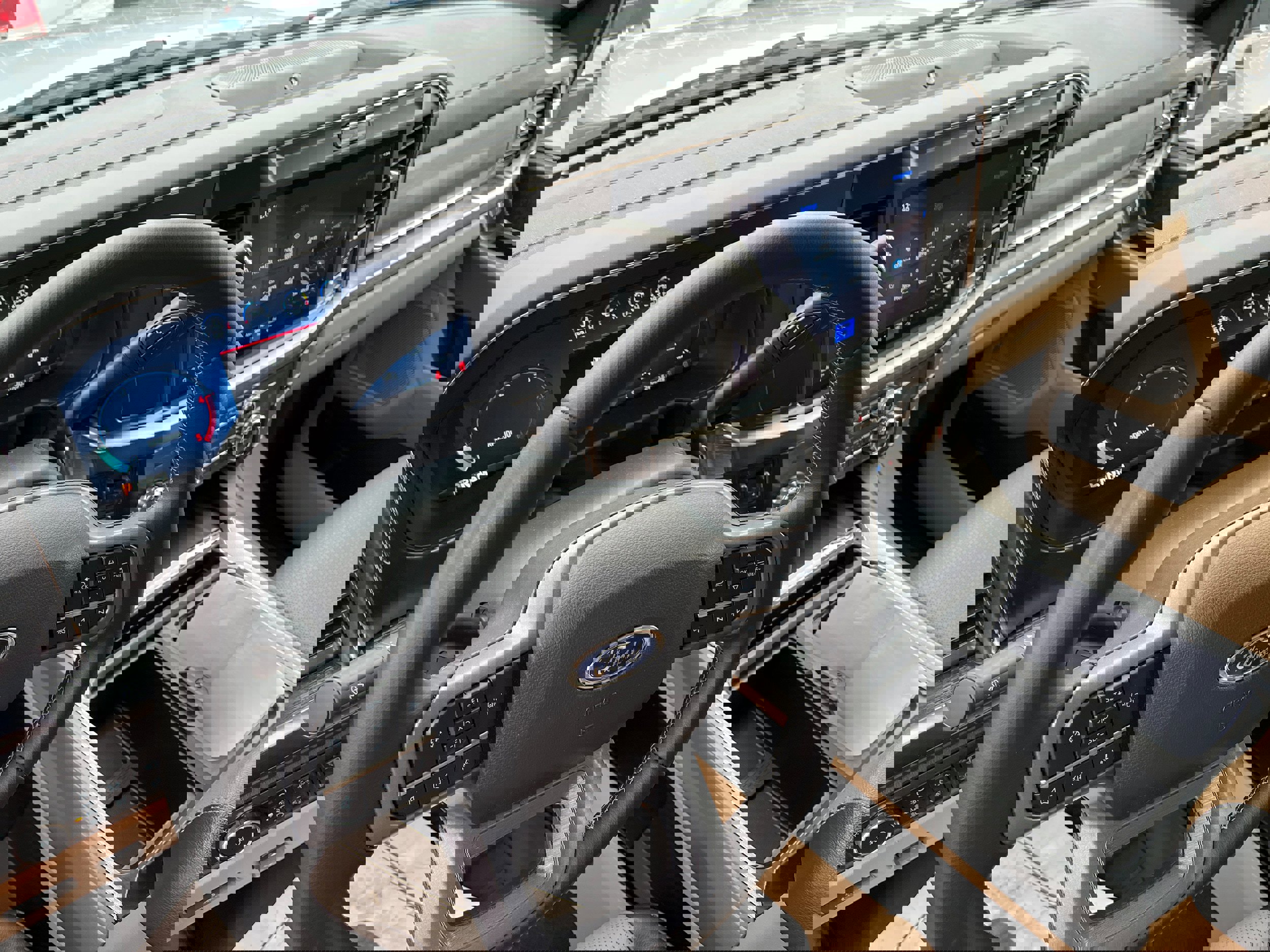 Certified 2025 Ford F550 Lariat image 11