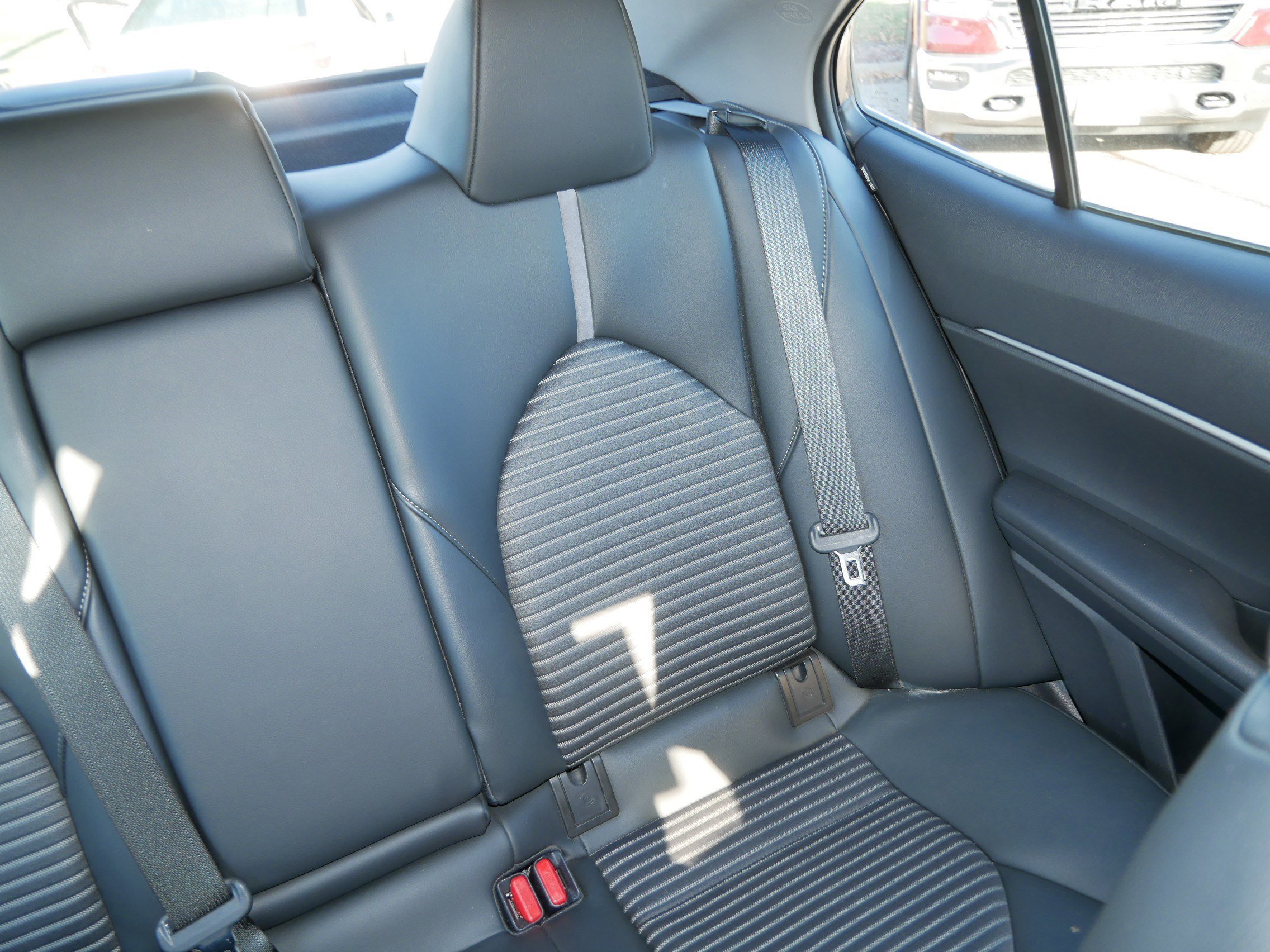 Used 2023 Toyota Camry SE image 14