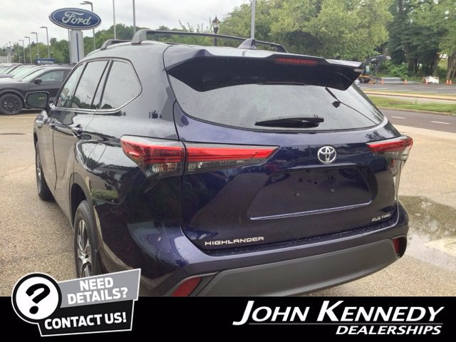 Used 2022 Toyota Highlander XLE AWD/4WD image 5
