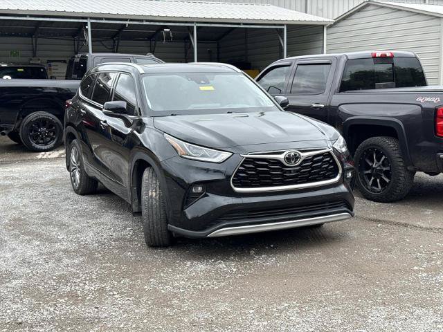 Used 2020 Toyota Highlander Platinum AWD/4WD image 3