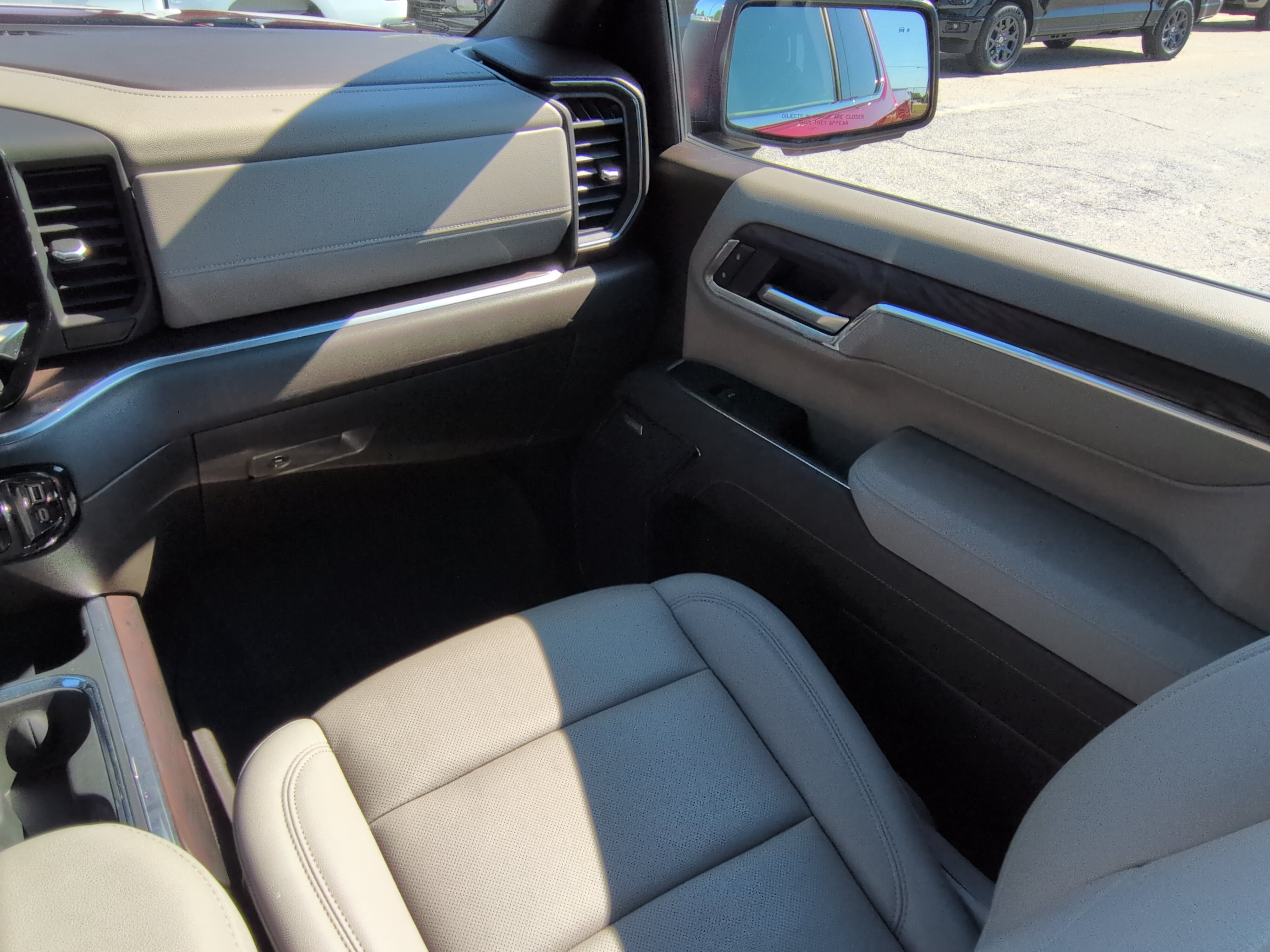 Used 2025 GMC Sierra 1500 SLT w/ SLT Premium Plus Package AWD/4WD image 15