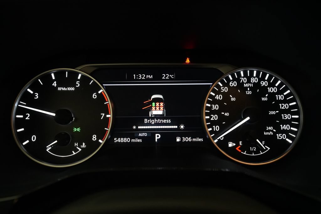 Used 2022 Nissan Pathfinder SV AWD/4WD image 2