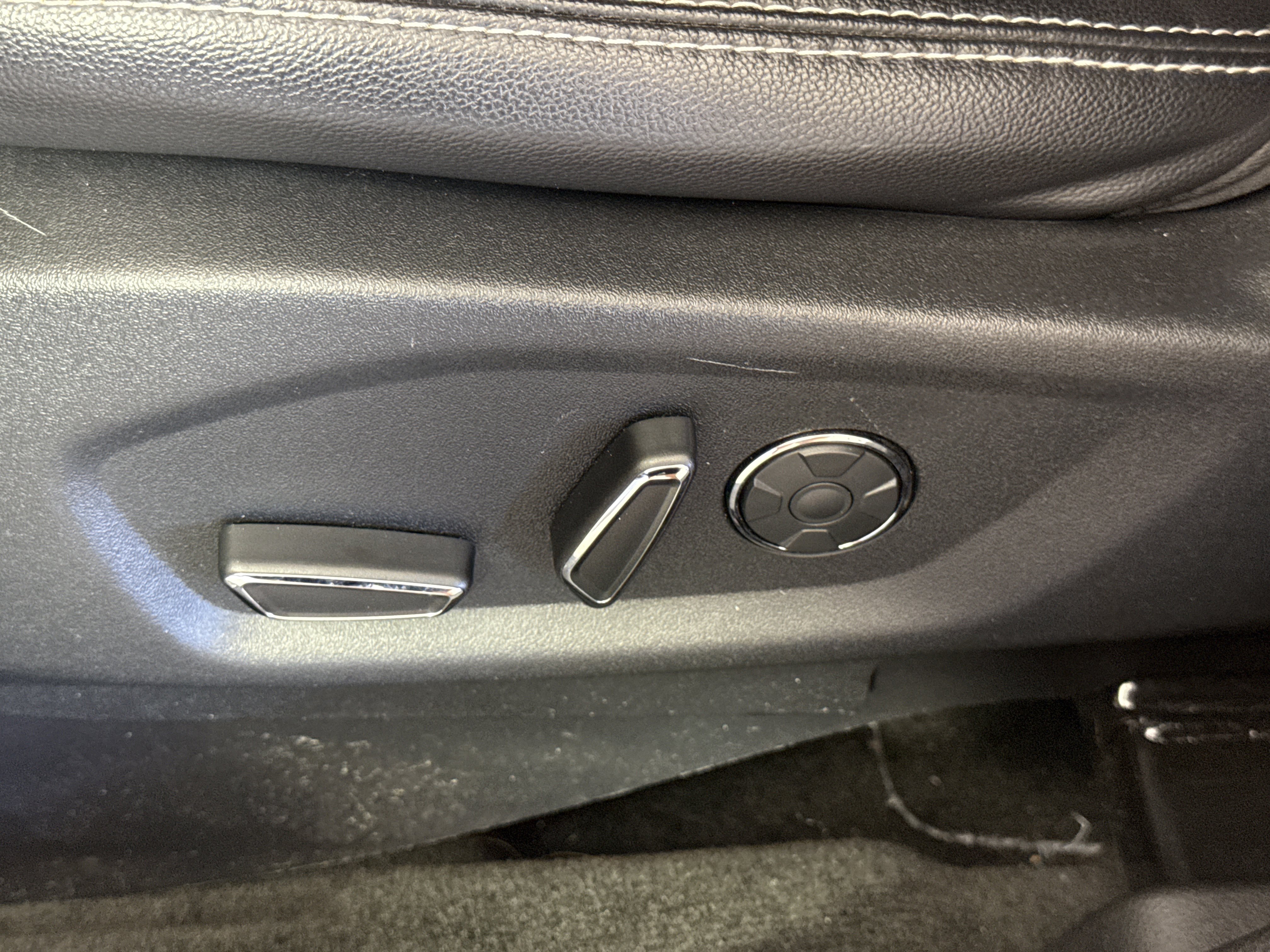 Certified 2017 Ford Explorer Limited w/ Equipment Group 301A image 18