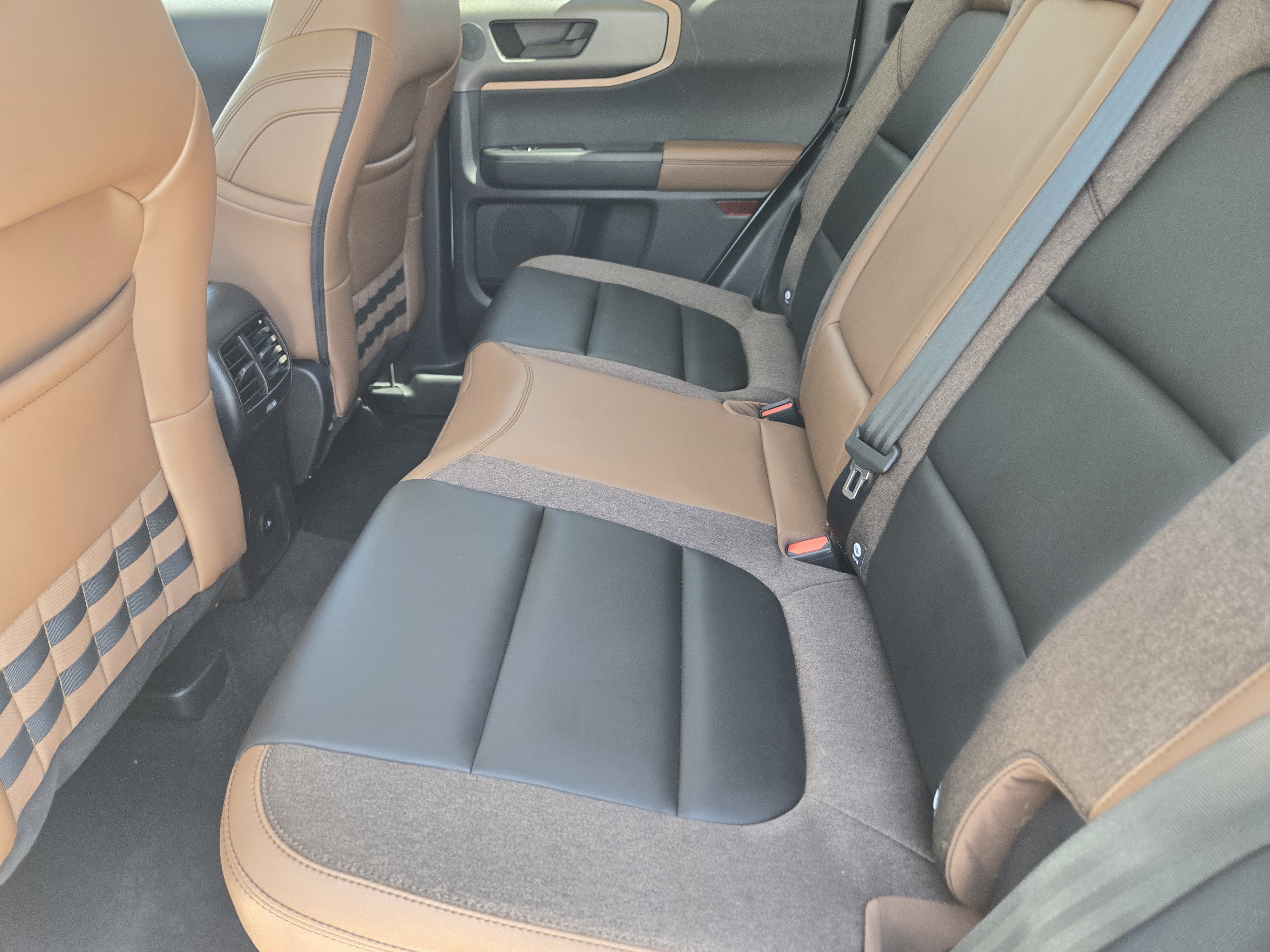 Certified 2025 Ford Bronco Sport Outer Banks w/ Outer Banks Tech Package+ AWD/4WD image 28