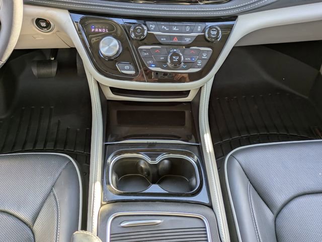 Used 2024 Chrysler Pacifica Limited FWD image 18