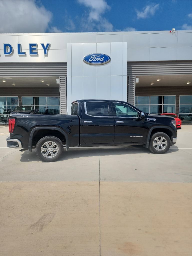 Used 2025 GMC Sierra 1500 SLT AWD/4WD image 2