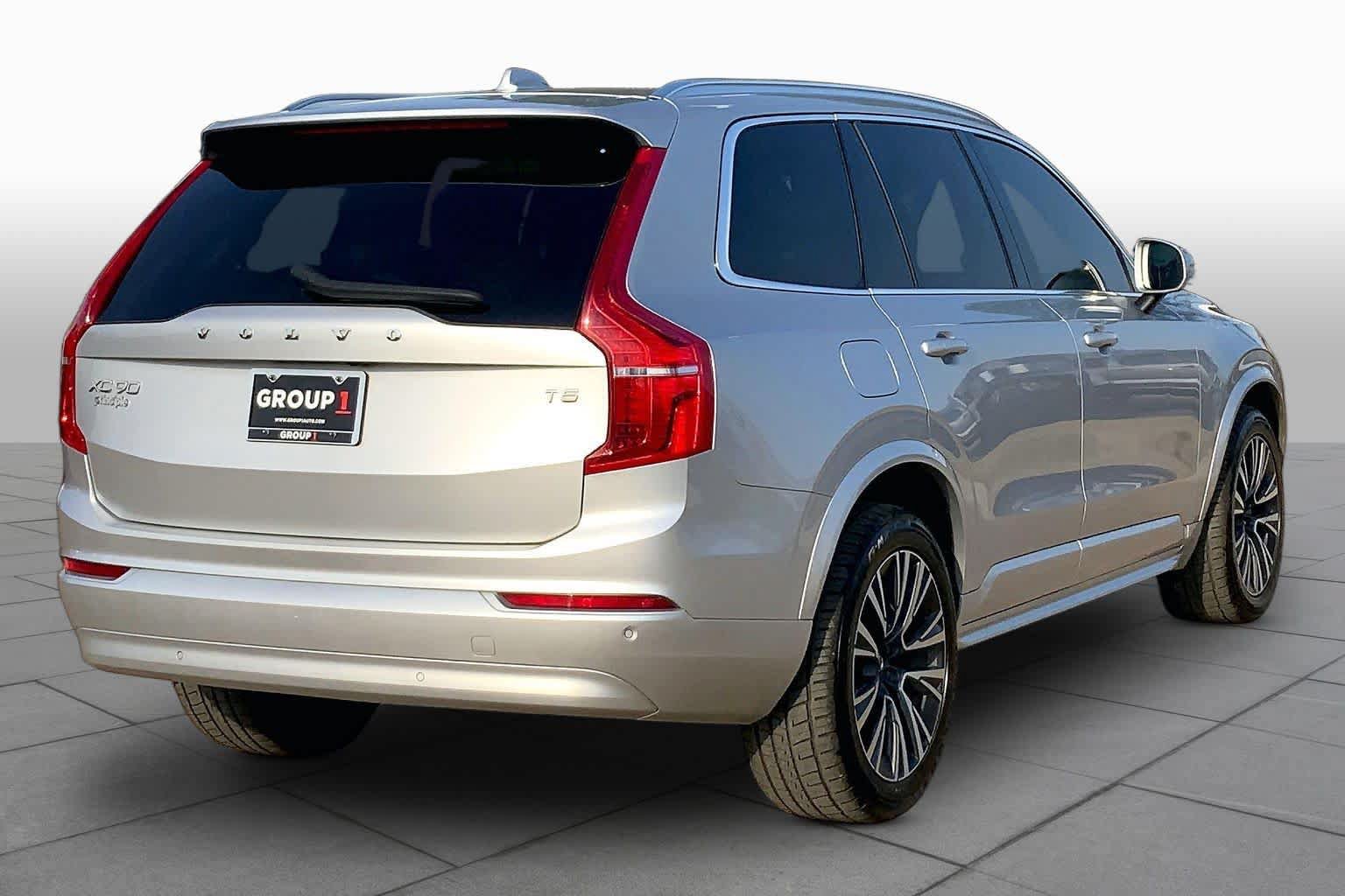 Used 2022 Volvo XC90 T5 Momentum FWD image 13