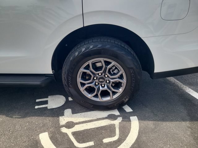 Certified 2025 Ford Expedition Active RWD image 9