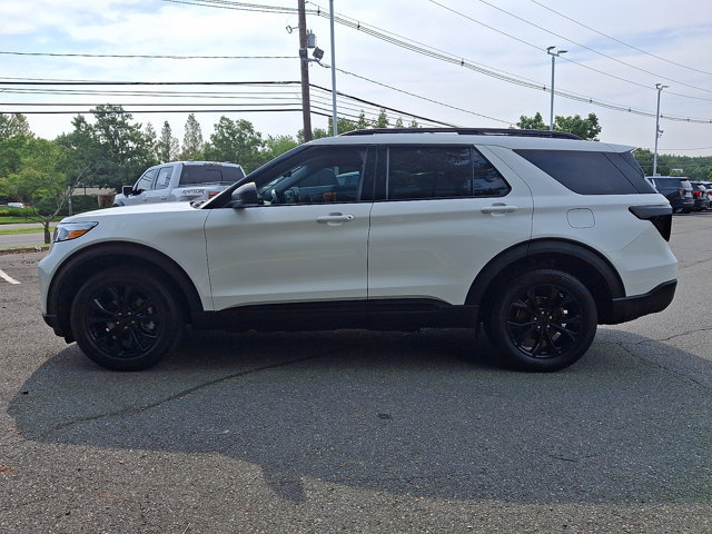 Certified 2023 Ford Explorer XLT w/ Equipment Group 202A AWD/4WD image 6